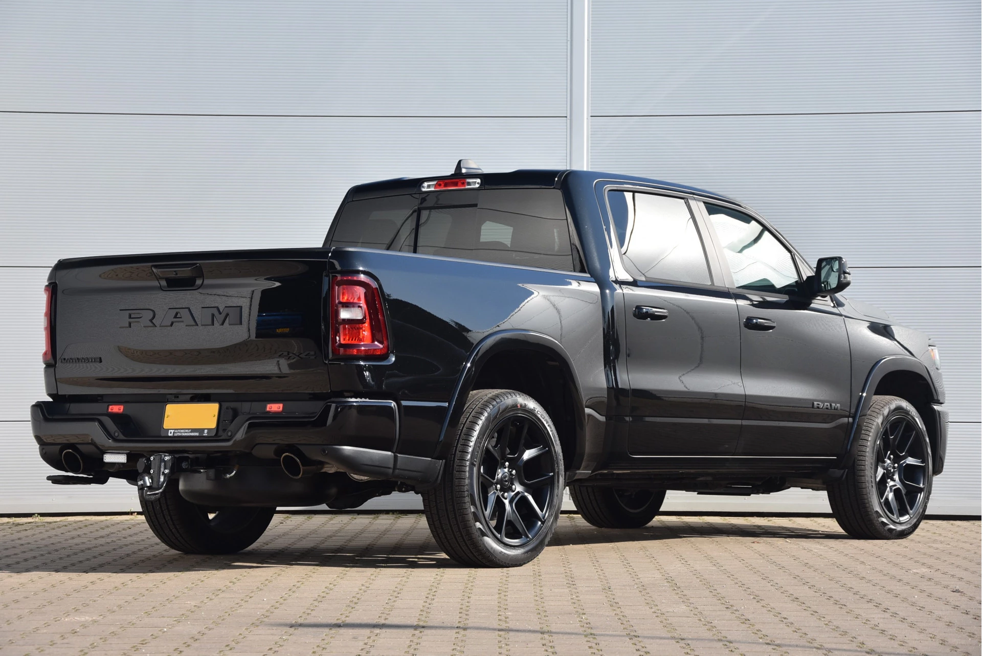 Dodge Ram 1500 2024 - 4x4 Crew Cab Laramie Black Hurricane ALL IN obrázek 2