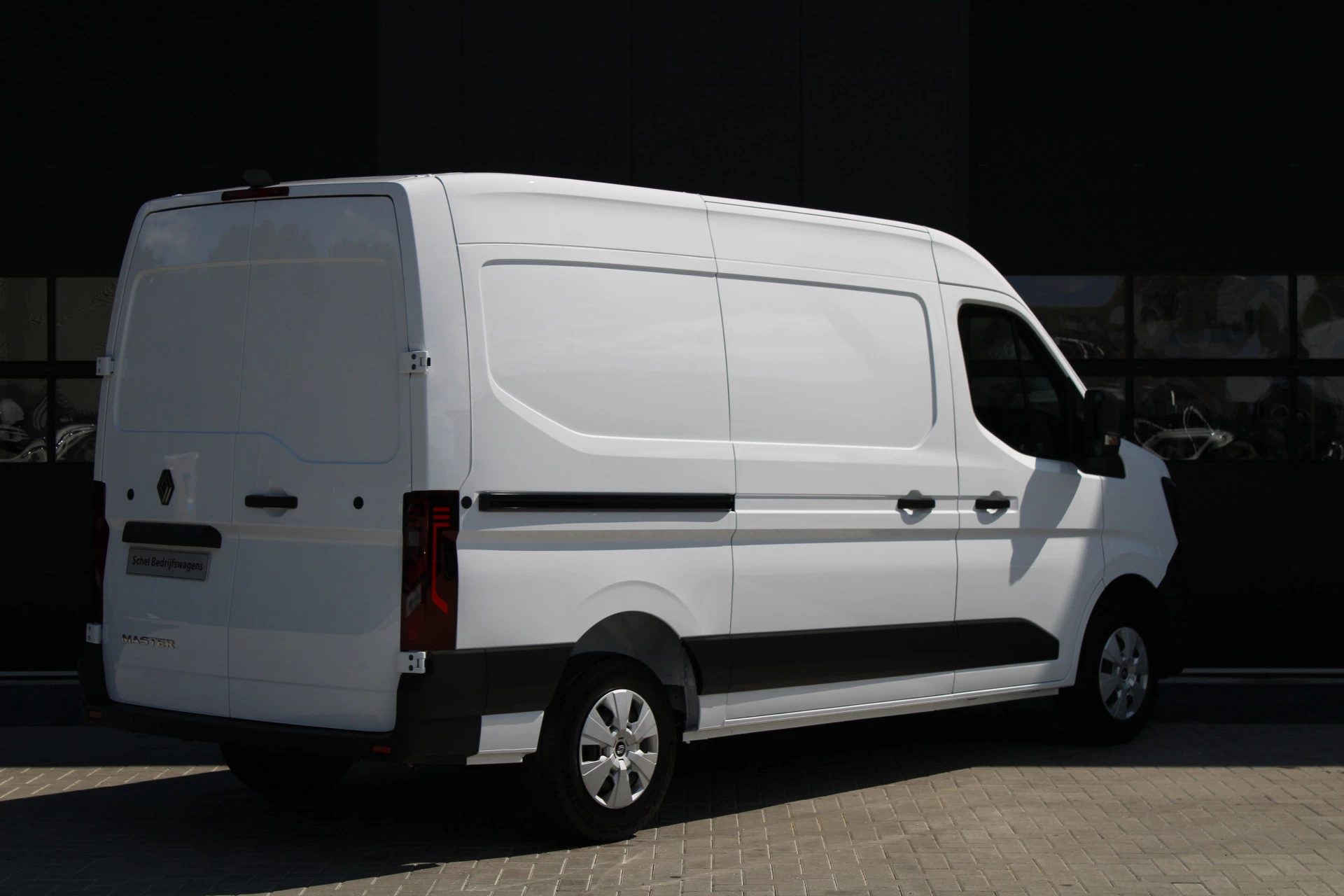 Renault Master 2024 - T35 2.0 dCi 170pk L2H2 Extra - 2x Schuifdeur - Navigatie - Blind Spot - Camera - Stoelverwarming - Verwarmde voorruit - Rijklaar afbeelding 3