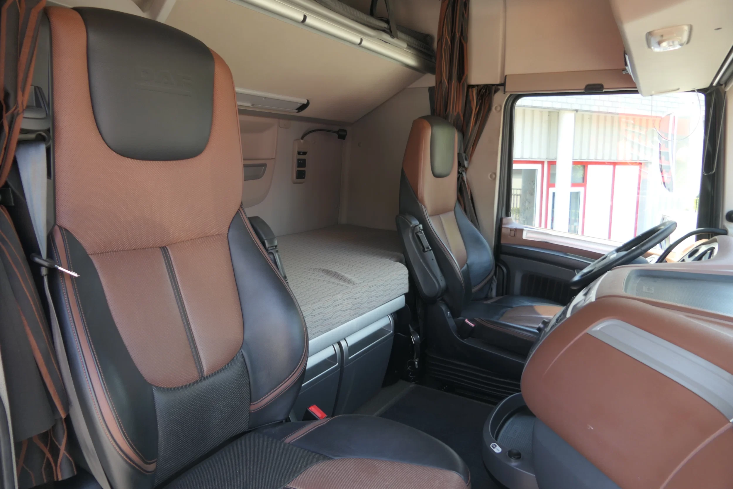 DAF XF 530 2020 - | Hydraulic | Retarder | 544203Km | 2020 | Smart Tacho 2 | Full Air | Roof airco | Stand klima | Leather Seats | Navi | Tv | Microwave | Full Options | Euro6-D | TUV/MOT/APK 05-2027 | French Truck afbeelding 49