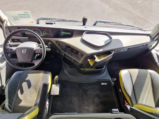 Volvo FH 2020 - 16.750 XL 8x4*4 - Carrier Supra 1150 MT - Bi Temp - Retarder - Loadlift - Bussbygg box immagine 19