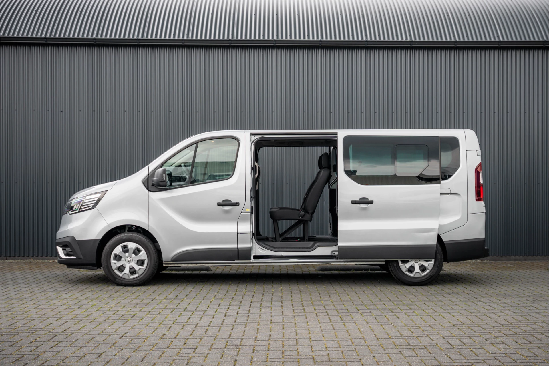 Renault Trafic 2024 - Blue dCi 150PK | L2H1 | 9-Zits | IN BPM/BTW | LED | Canera | Navi | Zijschuifdeur R+L | Cruise | Airco | PDC | Euro 6 obrázek 6