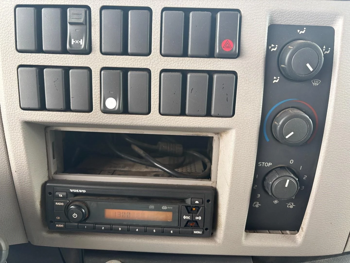 Volvo FL 2010 image 15