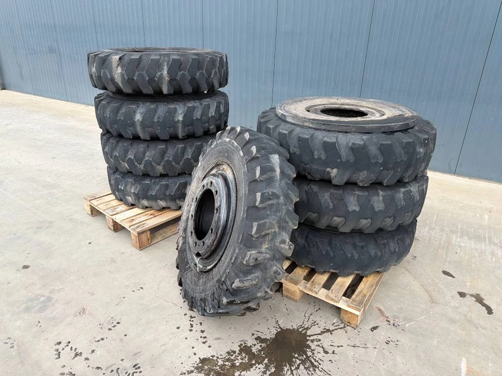Mitas - 1000 x 20 Set / 10.00 x 20: 4x2 Tyres / 1000-20 afbeelding 2