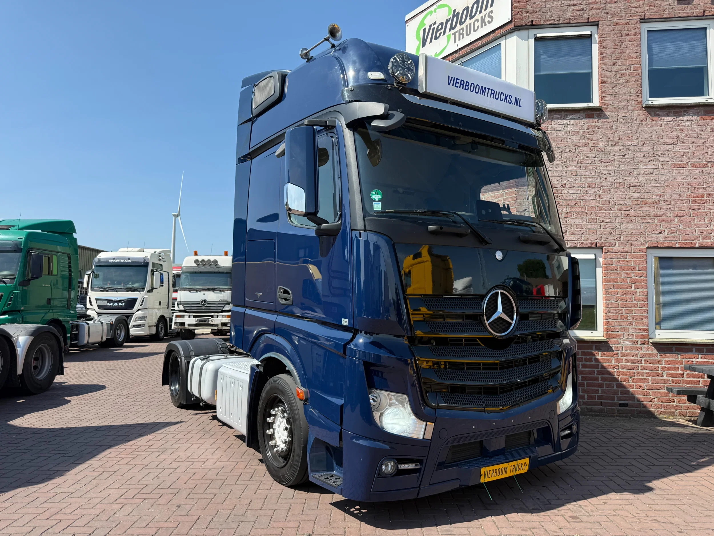 Mercedes-Benz Actros 2017 - 1845 1845LLS Gigaspace / Retarder / Hefschotel / afbeelding 1