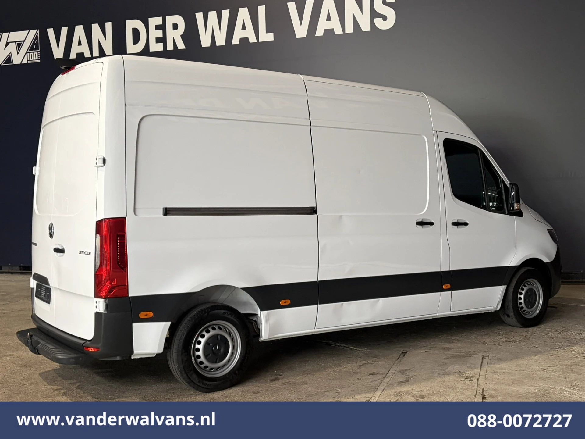 Mercedes-Benz Sprinter 2023 - 211 CDI 115pk L2H2 Euro6 Airco | Trekhaak | Bijrijdersbank afbeelding 9