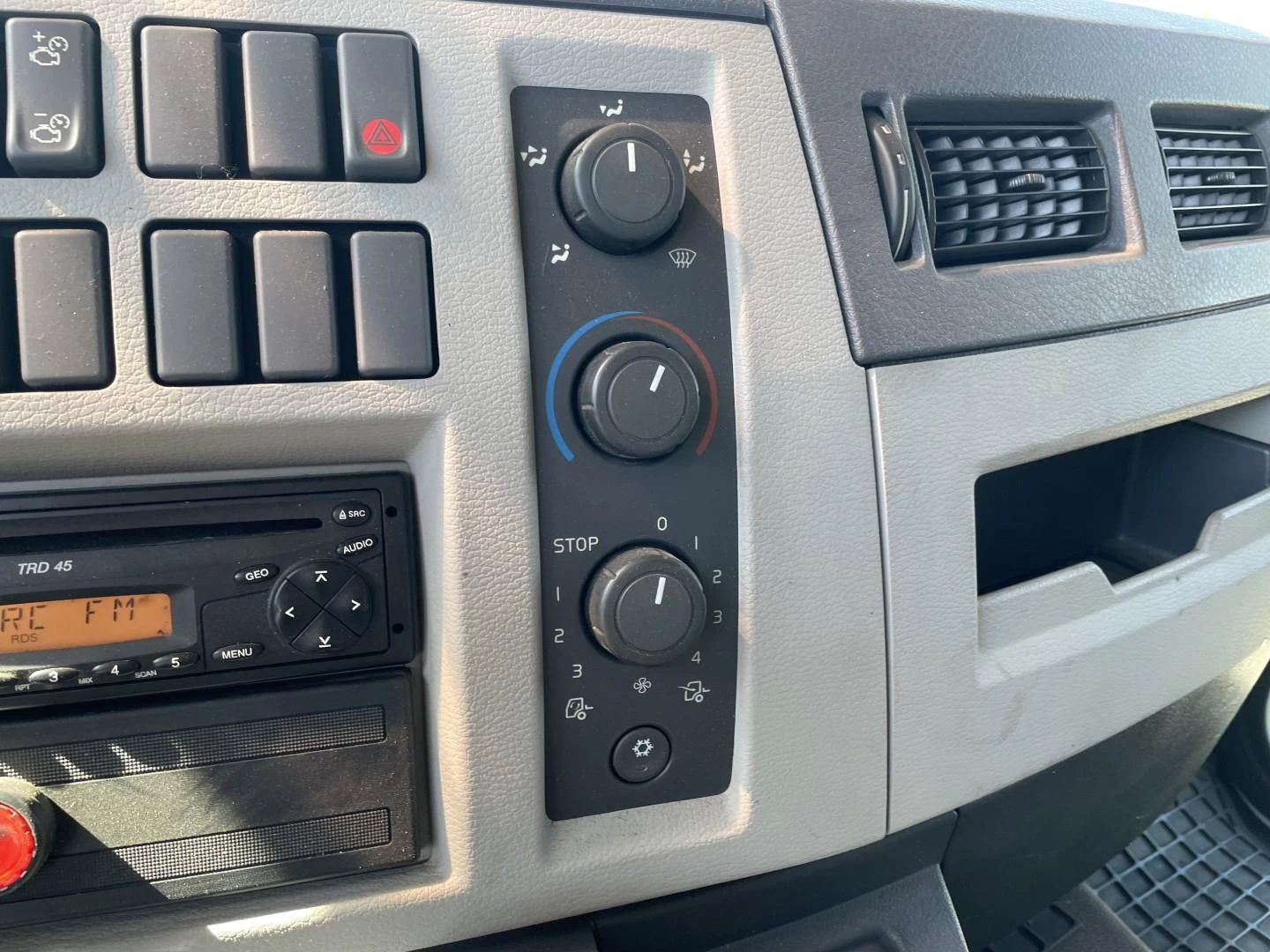 Volvo 240 2007 - FL image 15