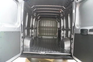 Peugeot Boxer 2024 - 2.2 BlueHDi 180PK S&S L3H2 3.5t Zwaar Automaat image 11