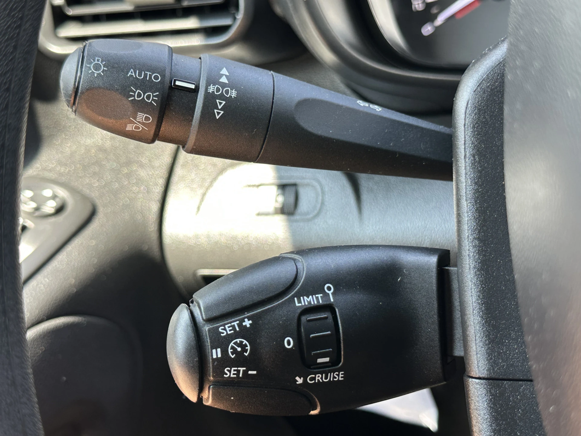 Citroën Berlingo 2020 - 1.5 BlueHDI 102 PK E6 / L1H1 / 1e EIG. / TREKHAAK / PERMANENT REAR VIEUW / BLIND SPOT / ALUCA INRICHTING / AIRCO / CRUISE afbeelding 18