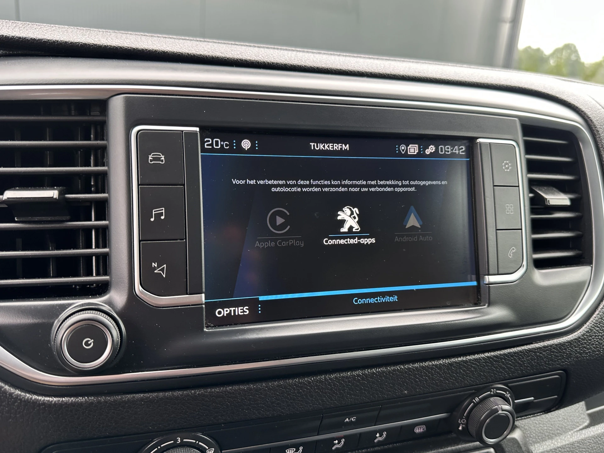 Peugeot Expert 2021 - 2.0 BlueHDI 123 PK / L2H1 / 1e EIG. / IMPERIAAL / TREKHAAK / AIRCO / CRUISE / CARPLAY afbeelding 11