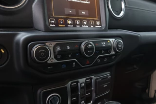 Jeep Wrangler 2022 - 4XE 380 Plug In Hybrid SAHARA / GOBI / 20 inch Bawarrion zdjecie 36
