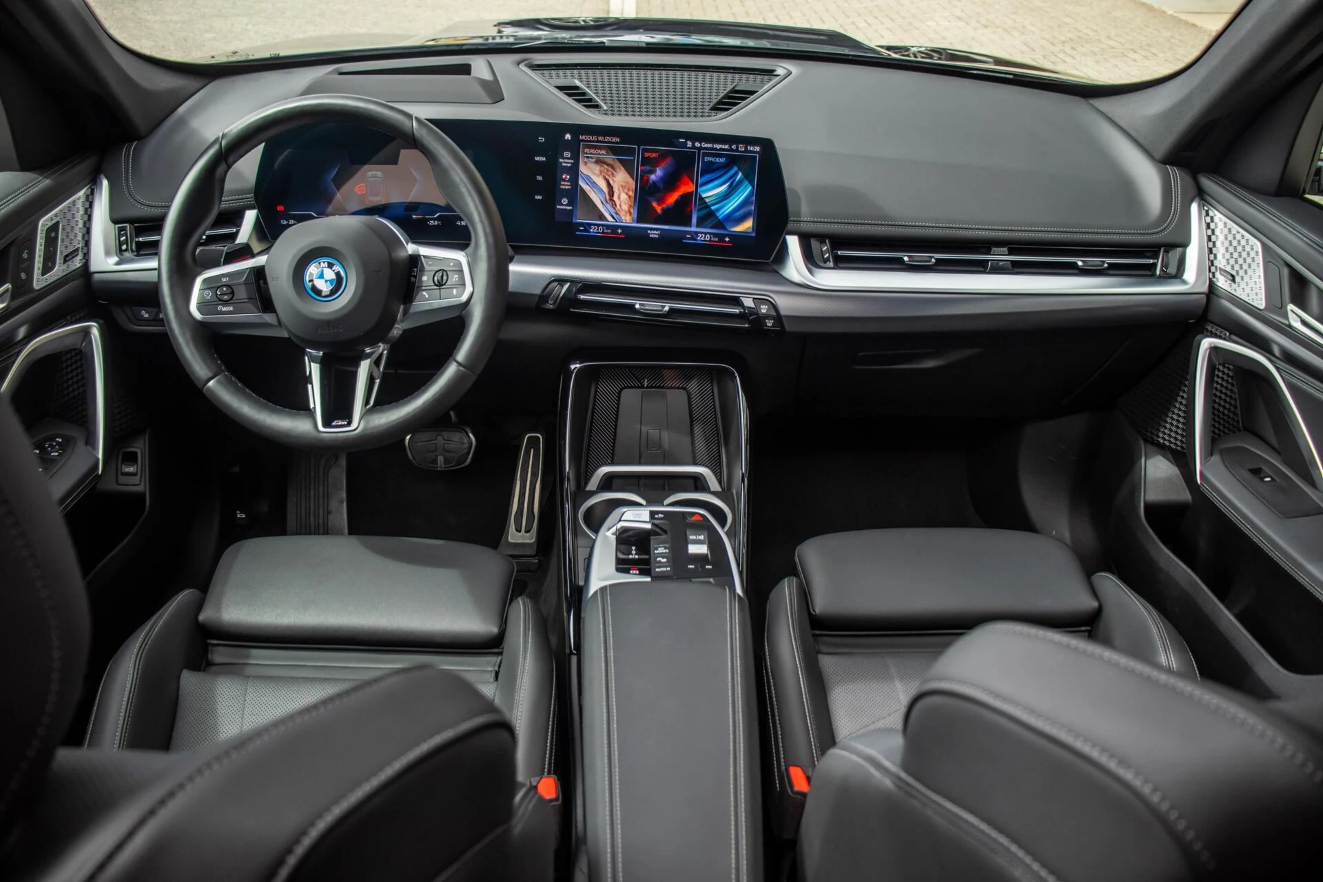 BMW iX1 2023 - xDrive30 67 kWh, Pano, Leder, Carplay, Ambient, H&K afbeelding 13