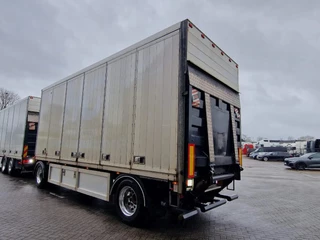 Volvo FH 2013 - 13.460 Globetrotter XL 6x2 - Box with side doors - Loadlift + Kelberg trailer 2012 with loadlift afbeelding 16