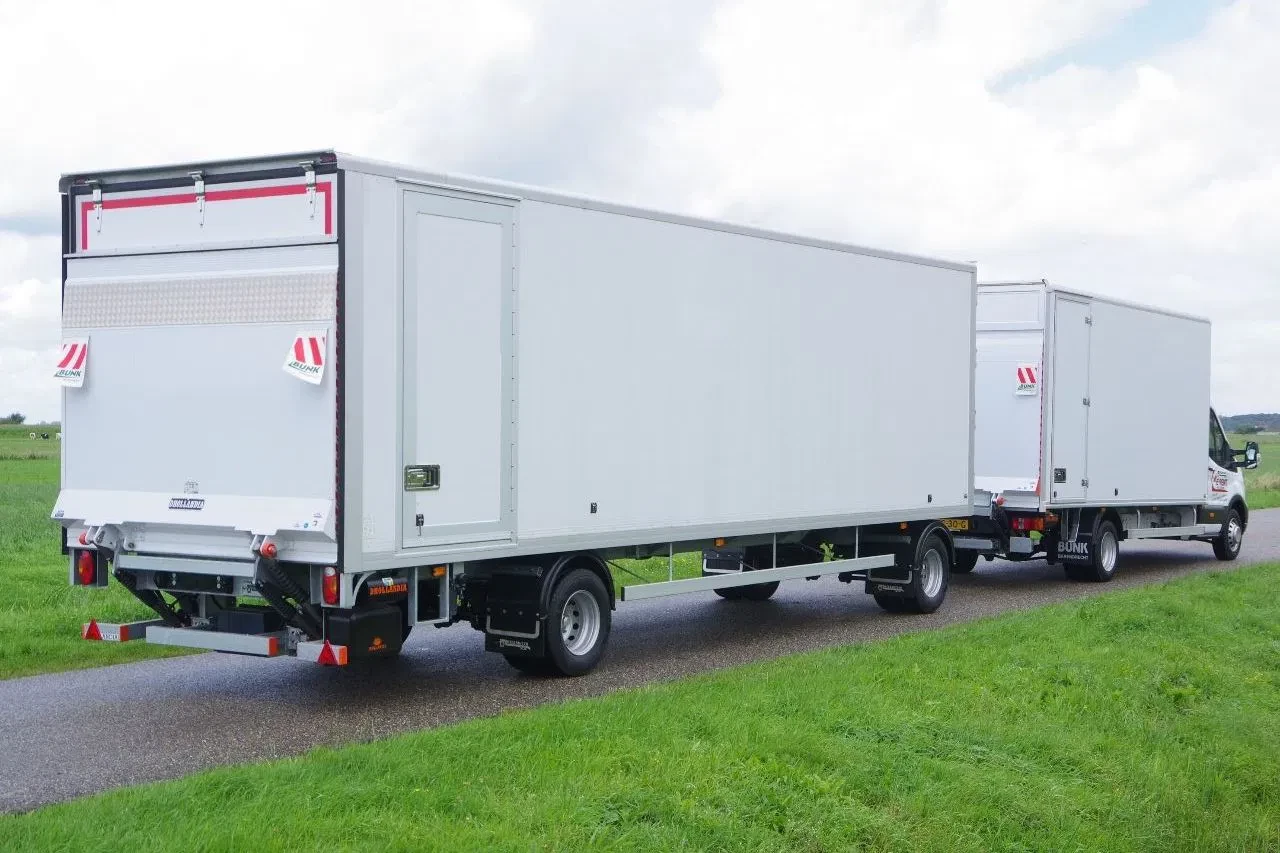 Ford Transit 2023 - bakwagen 5,0 m. (luchtremsysteem/vangmuil) + Gesloten schamel aanhangwagen 8,5 m. immagine 2
