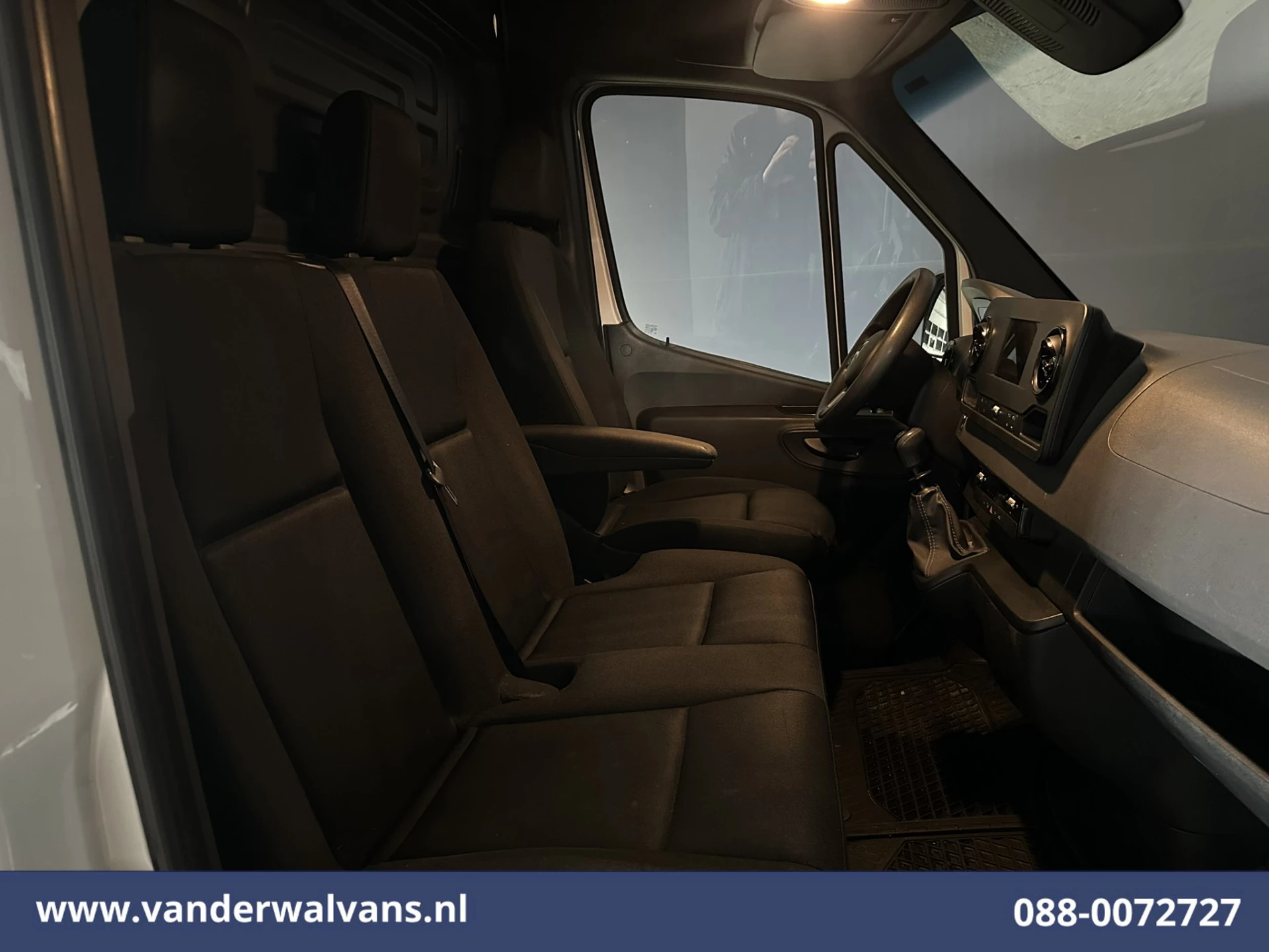 Mercedes-Benz Sprinter 2020 - 214 CDI 143pk L2H2 Euro6 Airco | Camera | Apple Carplay | Cruisecontrol | Trekhaak Bild 6