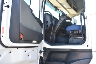 Volvo FH 2022 - 500 Globe XL 4x2 - ONLY 228 TKM - PARK. AIRCO - DIGITAL COCKPIT - NAVI- 2 BEDS - 2 x FUEL TANKS - TOP CONDITION - bild 4