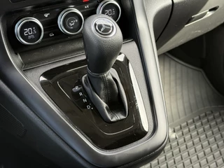 Mercedes-Benz eCitan 2024 - 112 Pro 51 kWh / L2H1 / TREKHAAK / 3-ZITS /**7.445 KM!!** / CAMERA / CRUISE / ECC / CARPLAY immagine 19