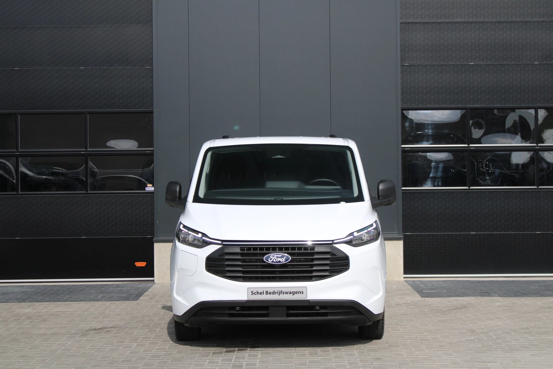 Ford Transit Custom 2025 - 320 2.5 PHEV L2H1 Trend 232pk - 5 jaar GARANTIE - 2x Schuifdeur - Adaptive Cruise - Blind Spot - Navigatie - Camera - Verwarmd Stuur - Rijklaar obrázek 2
