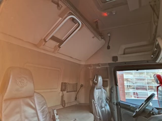 Scania R 2016 - R580 V8 Topline 6x2 - Box with sidedoors - Retarder - Full air - Leather image 22