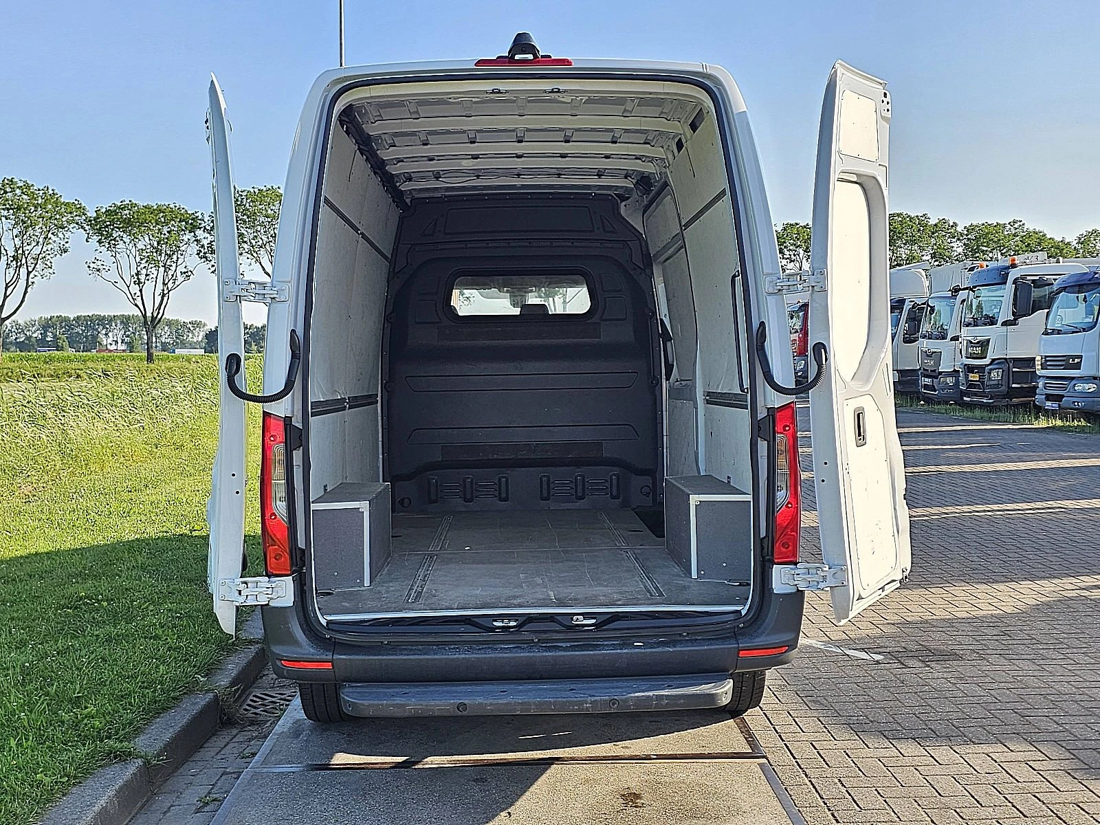 Mercedes-Benz Sprinter 2022 - 317 image 13