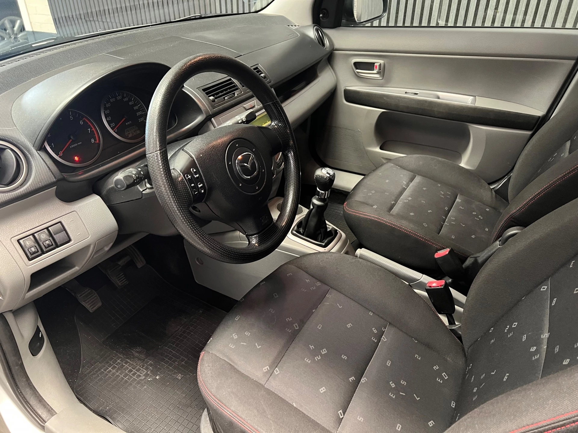Mazda 2 2004 - 1.4 Exclusive - 2e eigenaar – Airco – 4 nieuwe banden – NAP – Rijklaar. afbeelding 18