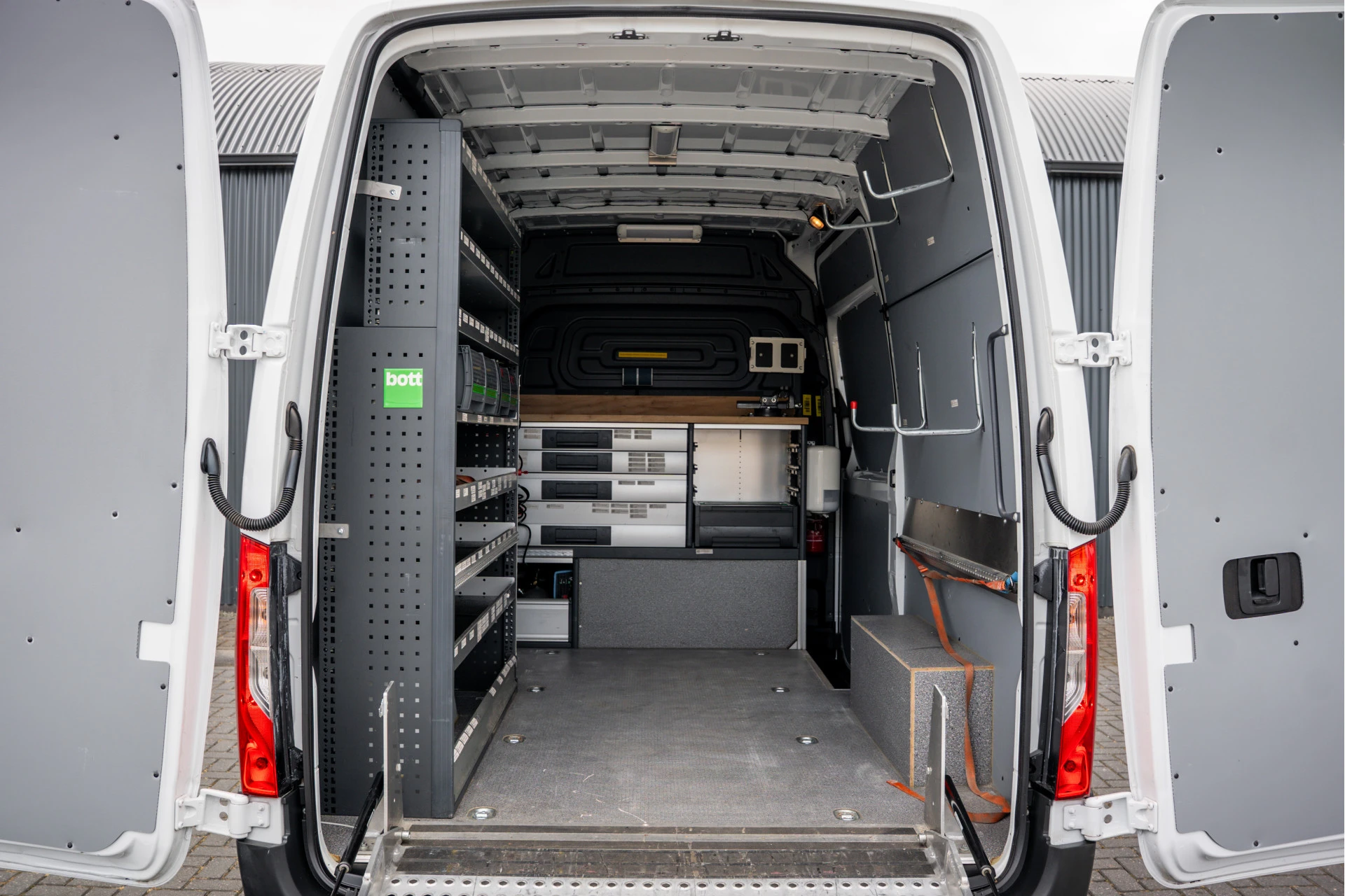 Mercedes-Benz Sprinter 2019 - 311 CDI RWD L2H2 | | Volledig Ingericht | Mbux | Camera | Climatronic afbeelding 11