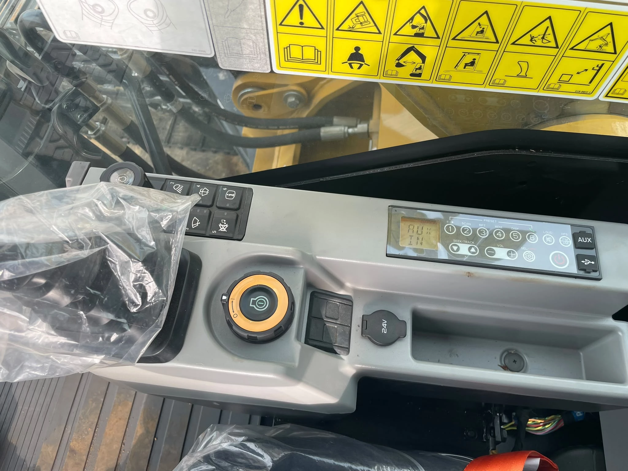 Caterpillar 323D3 2025 Bild 27