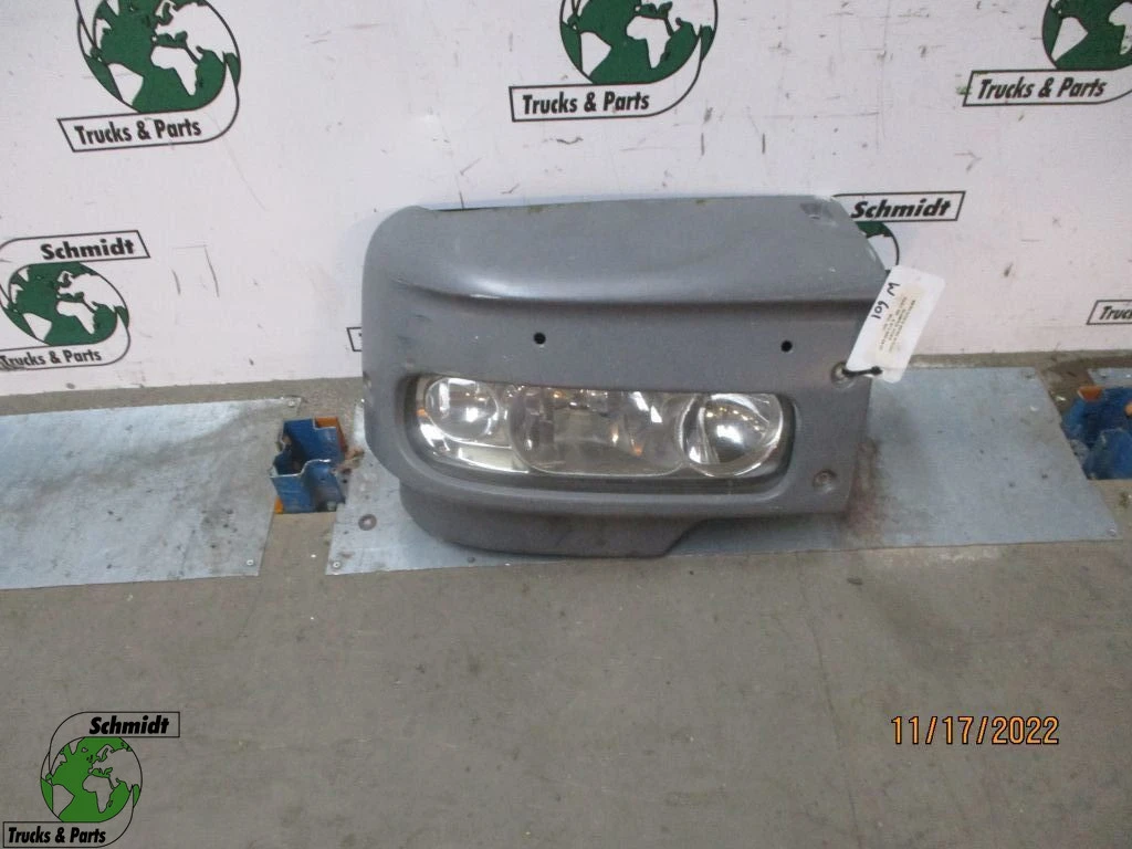 Mercedes-Benz - A 973 880 04 07 BUMPER HOEK ATEGO EURO 5 imagem 1