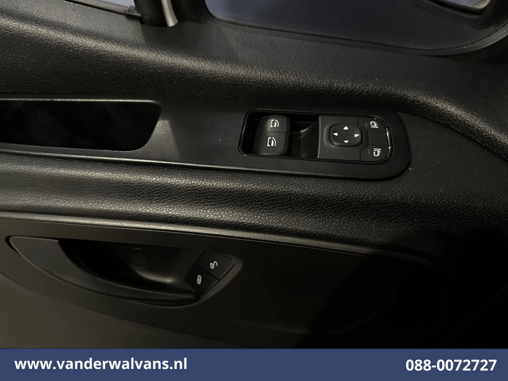Mercedes-Benz Sprinter 2023 - 315 CDI 150pk L2H2 Euro6 Airco | Camera | Apple Carplay | Cruisecontrol | Chauffeursstoel | Leder immagine 19