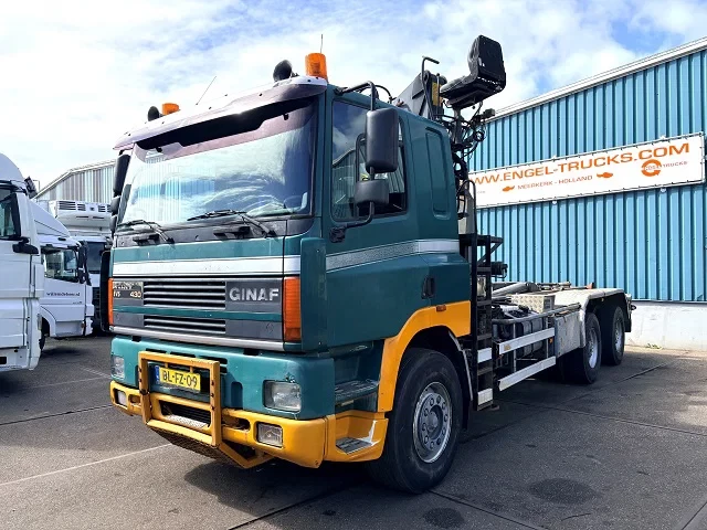 Ginaf M 3232 S 2001 - 6X4 WITH LOGLIFT F105Z 27A & LEEBUR HOOK-ARM SYSTEM (EURO 3 / ZF16 MANUAL GEARBOX / REDUCTION AXLES) afbeelding 1