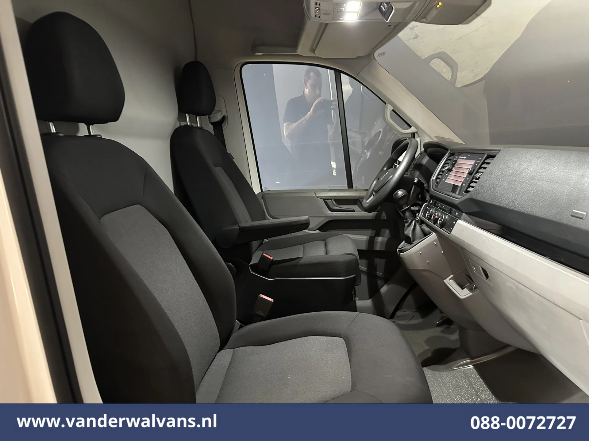 Volkswagen Crafter 2021 - 2.0 TDI 141pk L3H3 L2H2 Euro6 Airco | Navigatie | Apple Carplay | Chauffeursstoel imagem 6