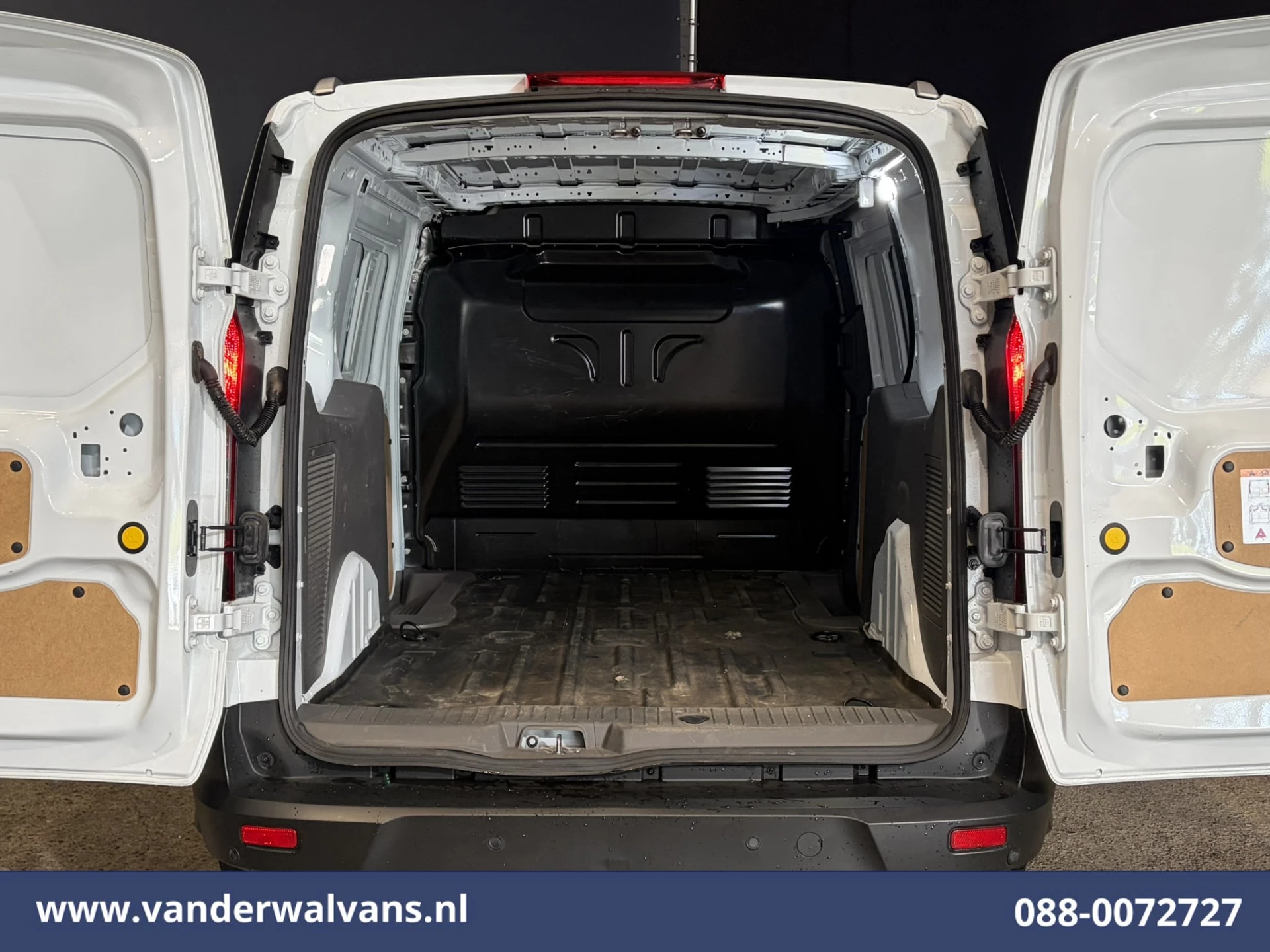 Ford Transit Connect 2023 - 1.5 EcoBlue 100pk L2H1 Euro6 Airco | Camera | Navigatie | Android Auto | Verwarmde voorruit immagine 11