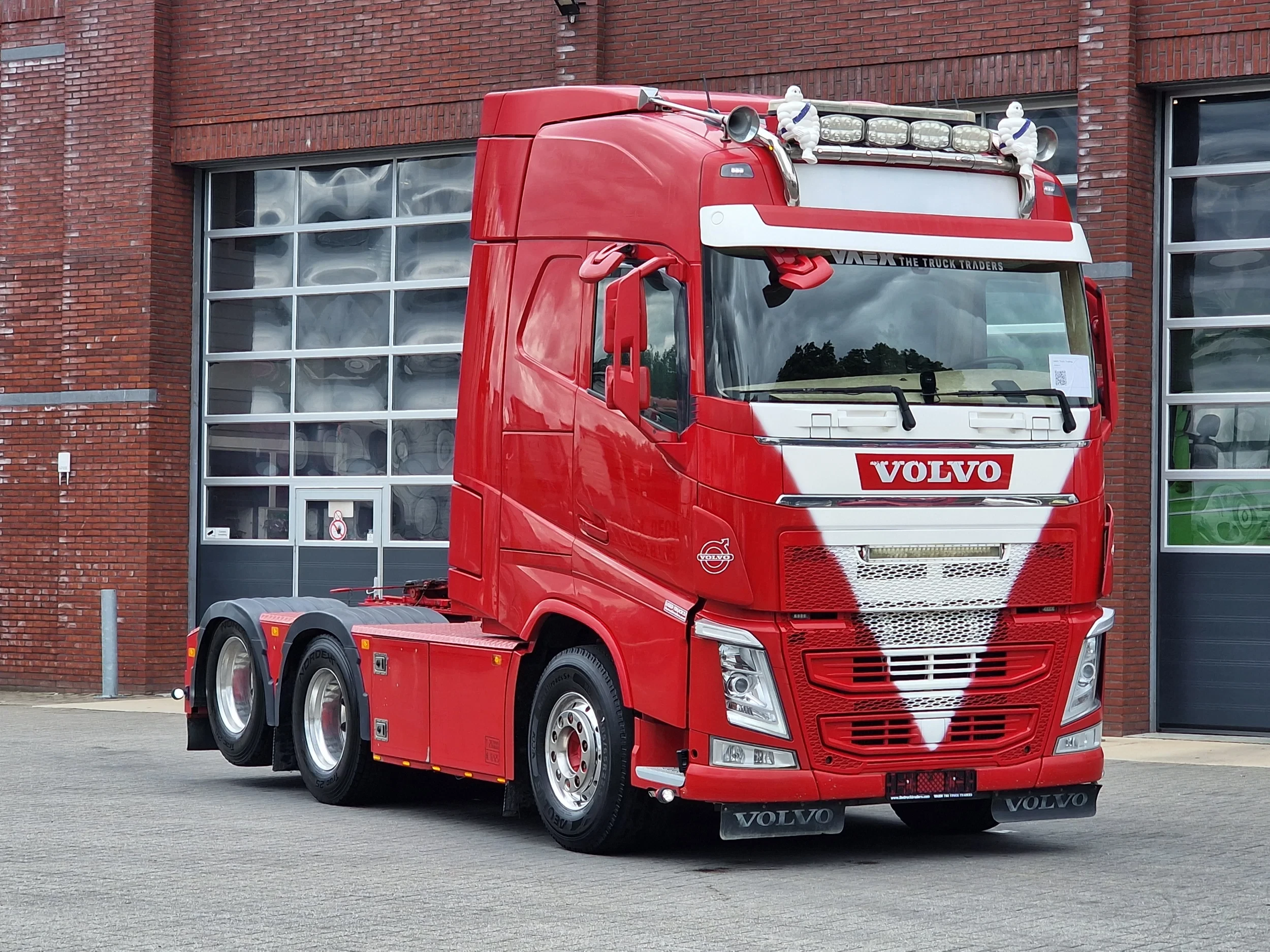 Volvo FH 2020 - 13.540 Globetrotter 6x4 - Lift axle - PTO/Hydraulic - Custom interior - Full air изображение 1