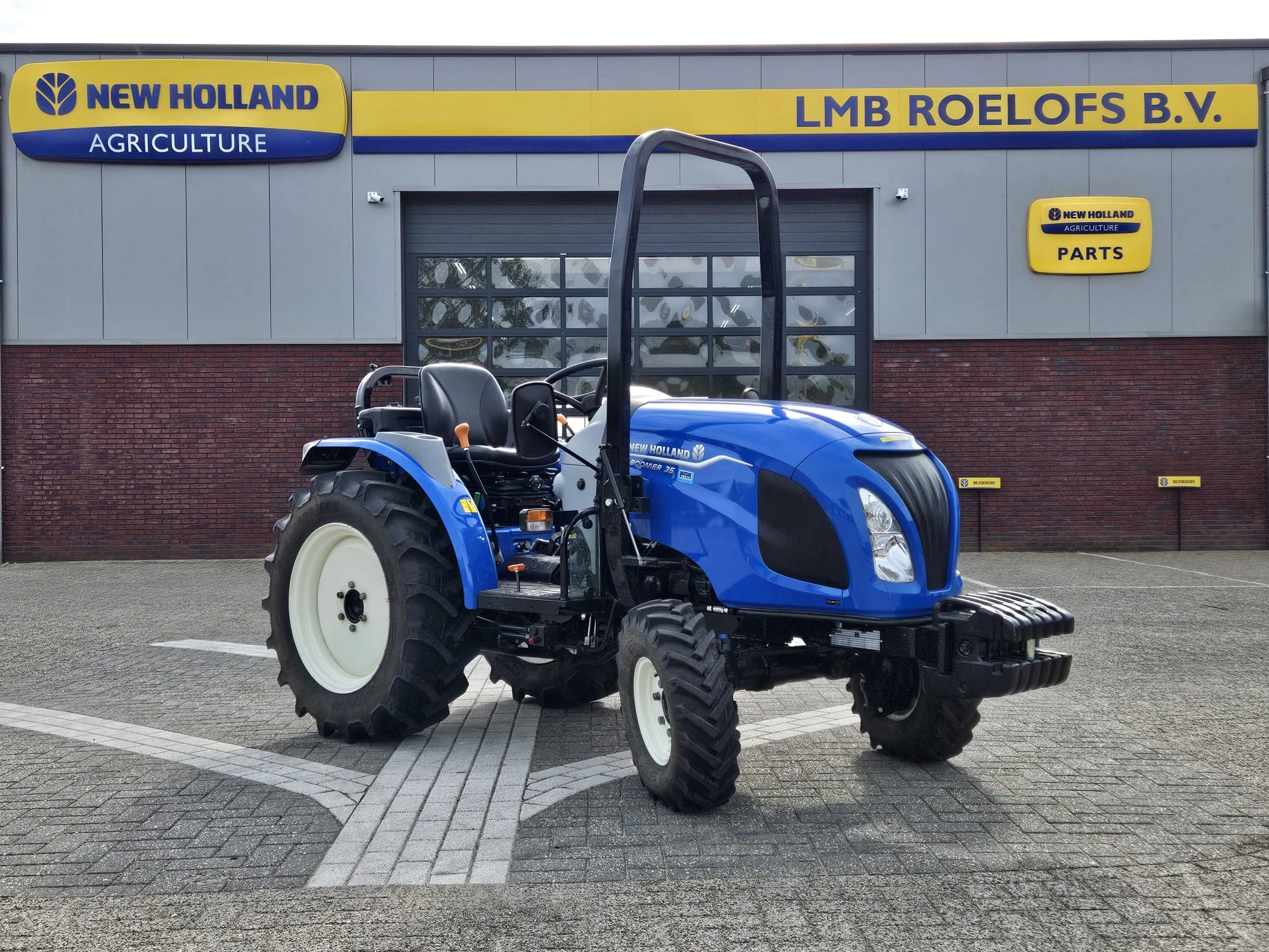 New Holland 2022 - Boomer 35 image 8