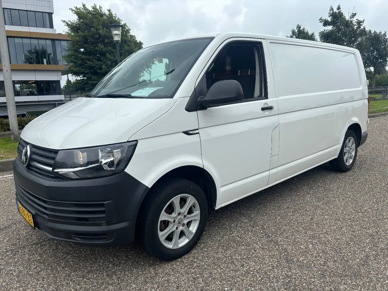 Volkswagen Transporter 2017 - 2.0TDI L2H1 Airco Navi Cruisecontrol Trekhaak EURO 6 imagem 2