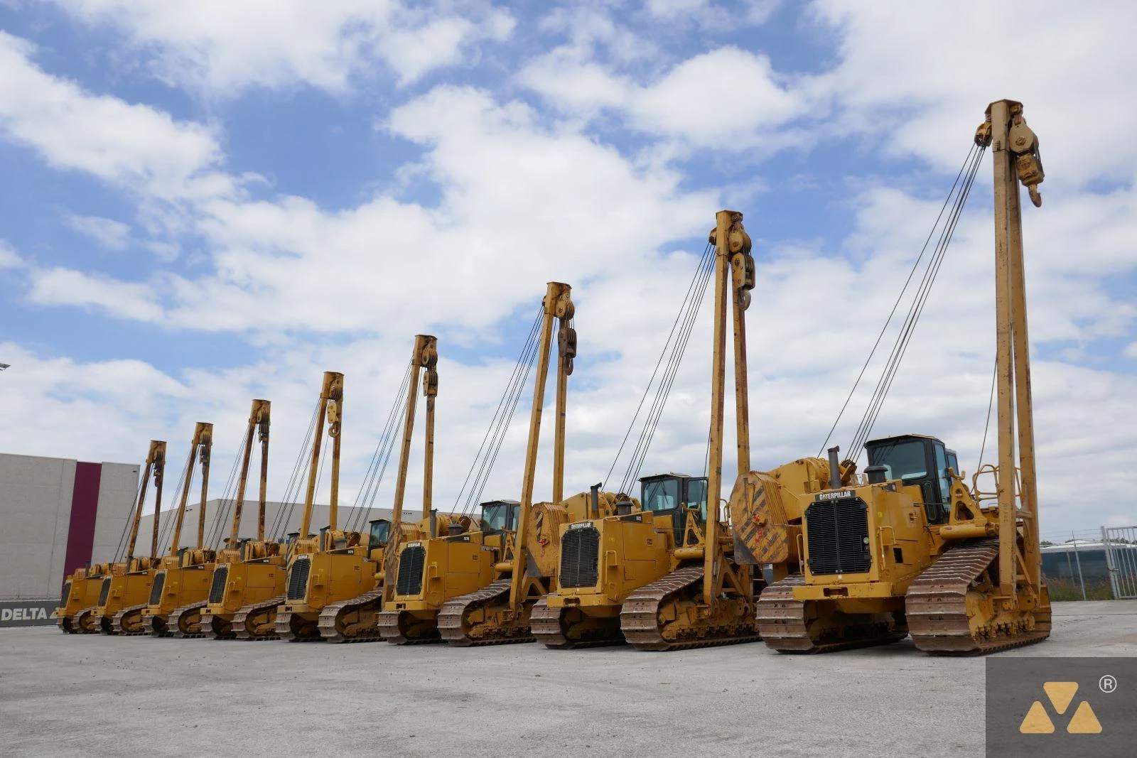 Caterpillar 2011 - 587R image 1