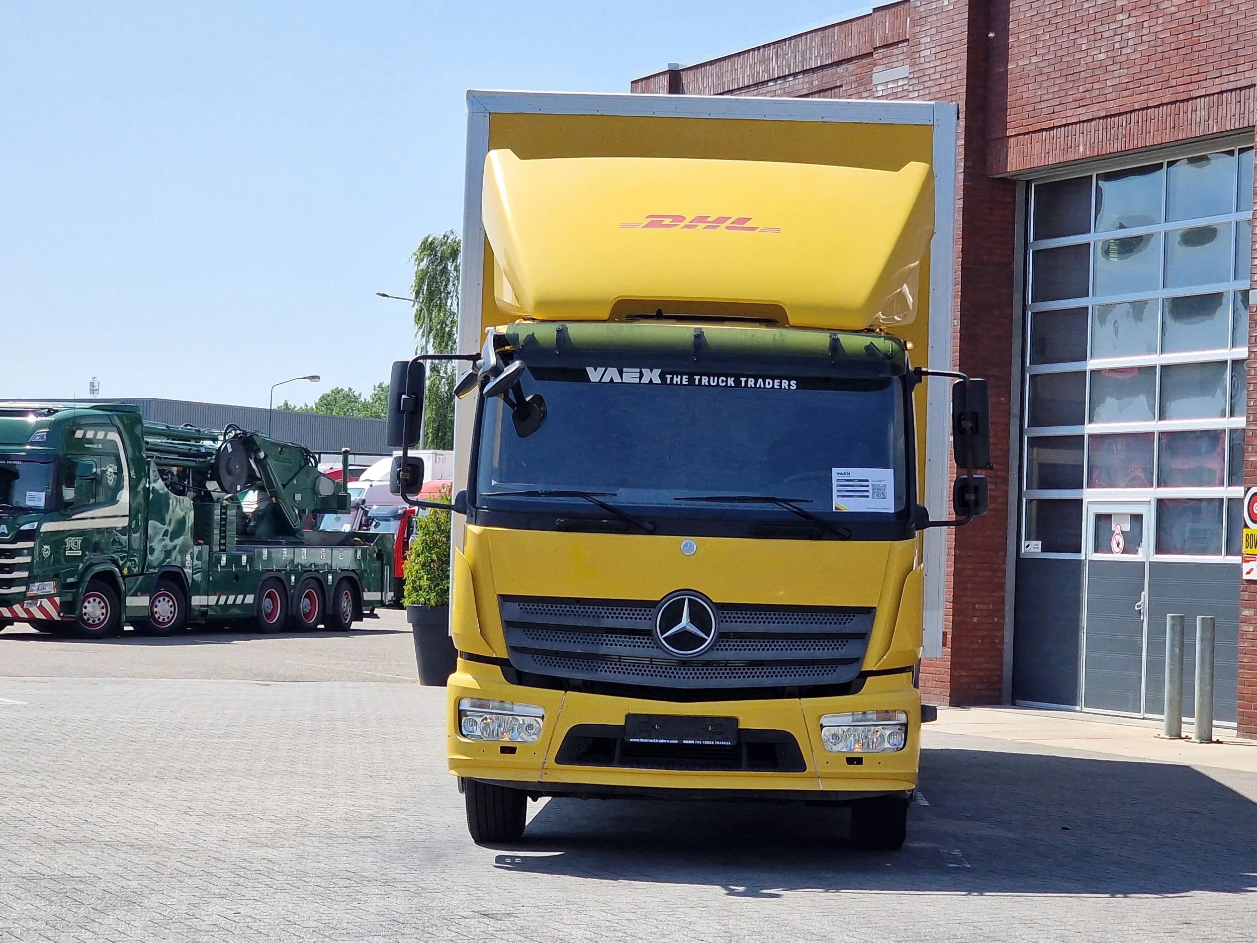 Mercedes-Benz Atego 2013 - 1223 4x2 Box with sidedoors - Loadlift - Euro 6 - Low KM - Automatic gearbox image 2