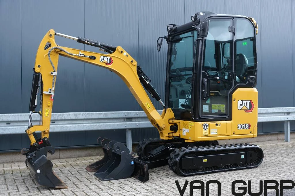 Cat 2021 - 301.8 | 2021 | only 40h | afbeelding 1