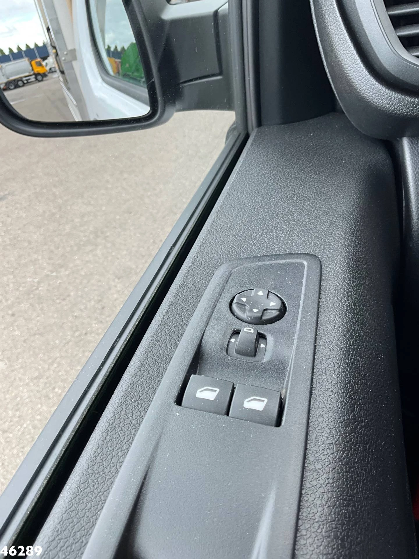Peugeot e-Expert 2026 - 100% elektrisch kippende zijlader obrázek 18