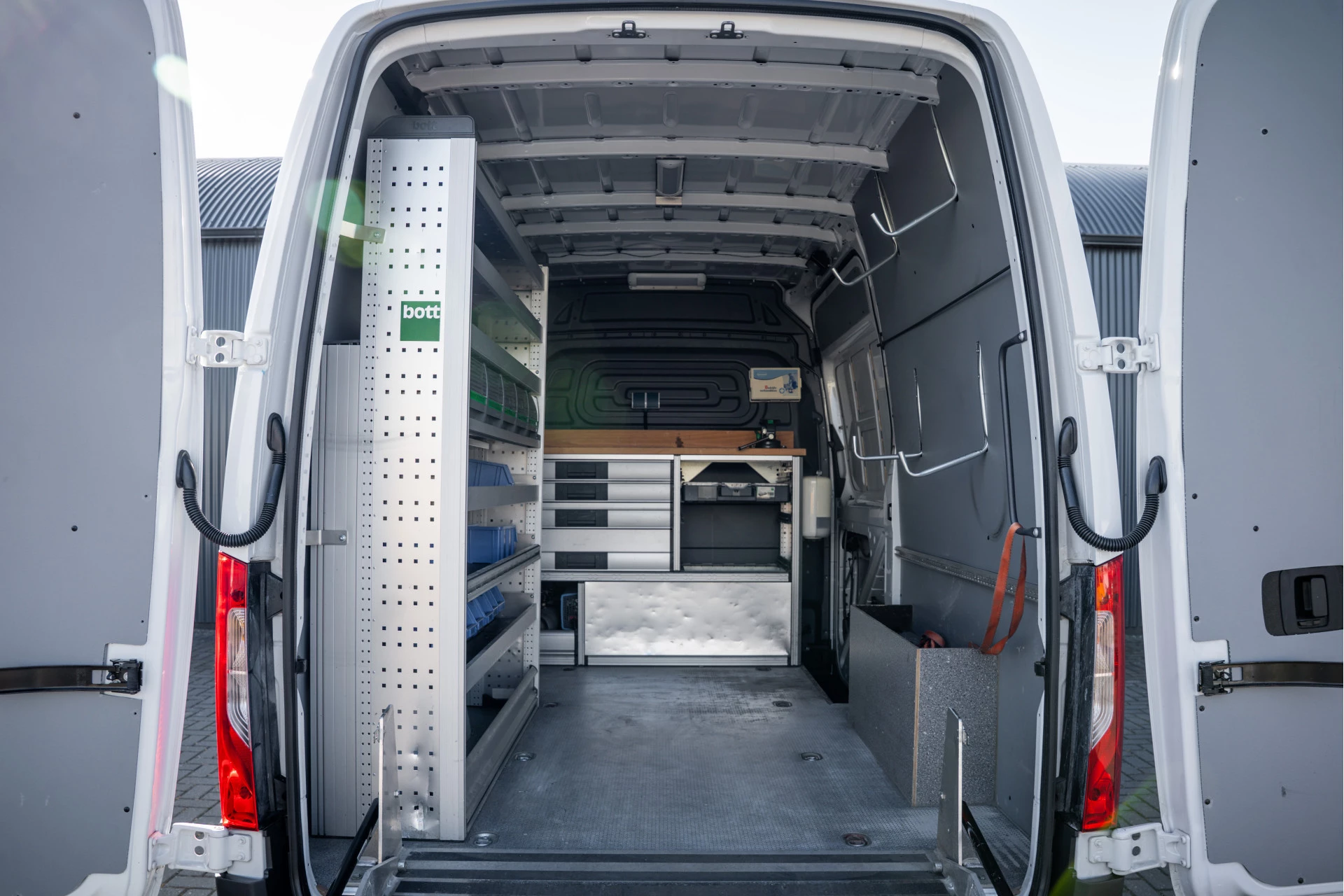 Mercedes-Benz Sprinter 2021 - 311 CDI RWD L2H2 | Volledig Ingericht | Mbux | Camera | Climatronic afbeelding 10