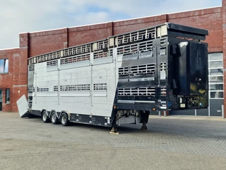 Pezzaioli 2005 - 3 stock livestock - Water & Ventilation - Lifting roof - Lifting floors for sale