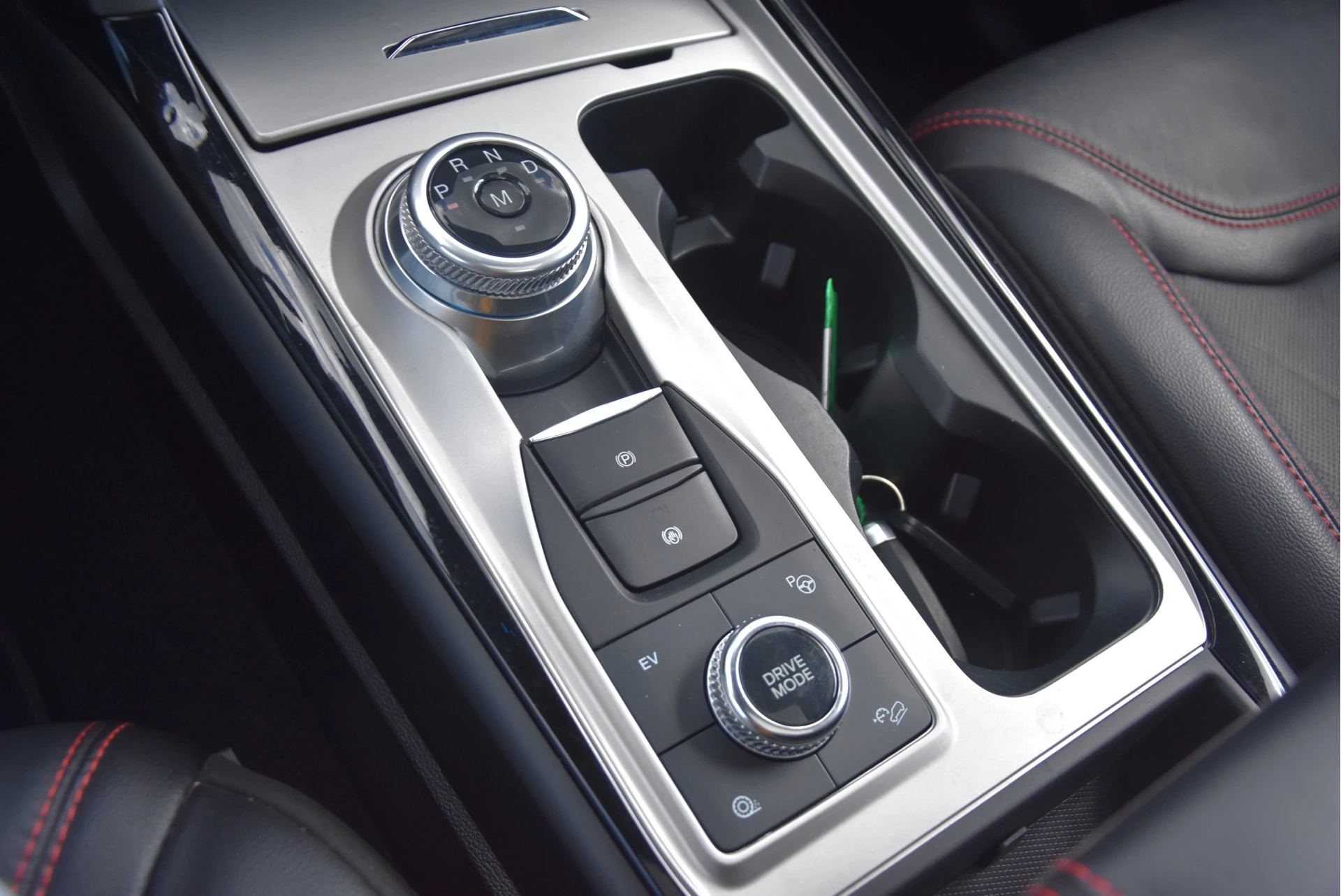 Ford Explorer 2024 - 3.0 V6 PHEV ST-Line 7-zits | Trekhaak Bild 14