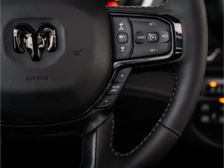 Dodge Ram 1500 2024 - 5.7 V8 4x4 Crew Cab Limited Night imagem 13