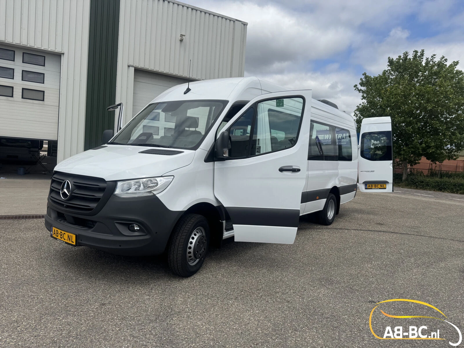 Mercedes-Benz Sprinter 2026 - Transfer 45, 23 Seats, Euro 6 image 12