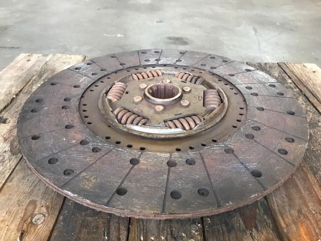 DAF - 1700345-1702822-2296055 CLUTCH DISC LF45IV/LF55IV/CF65IV afbeelding 1