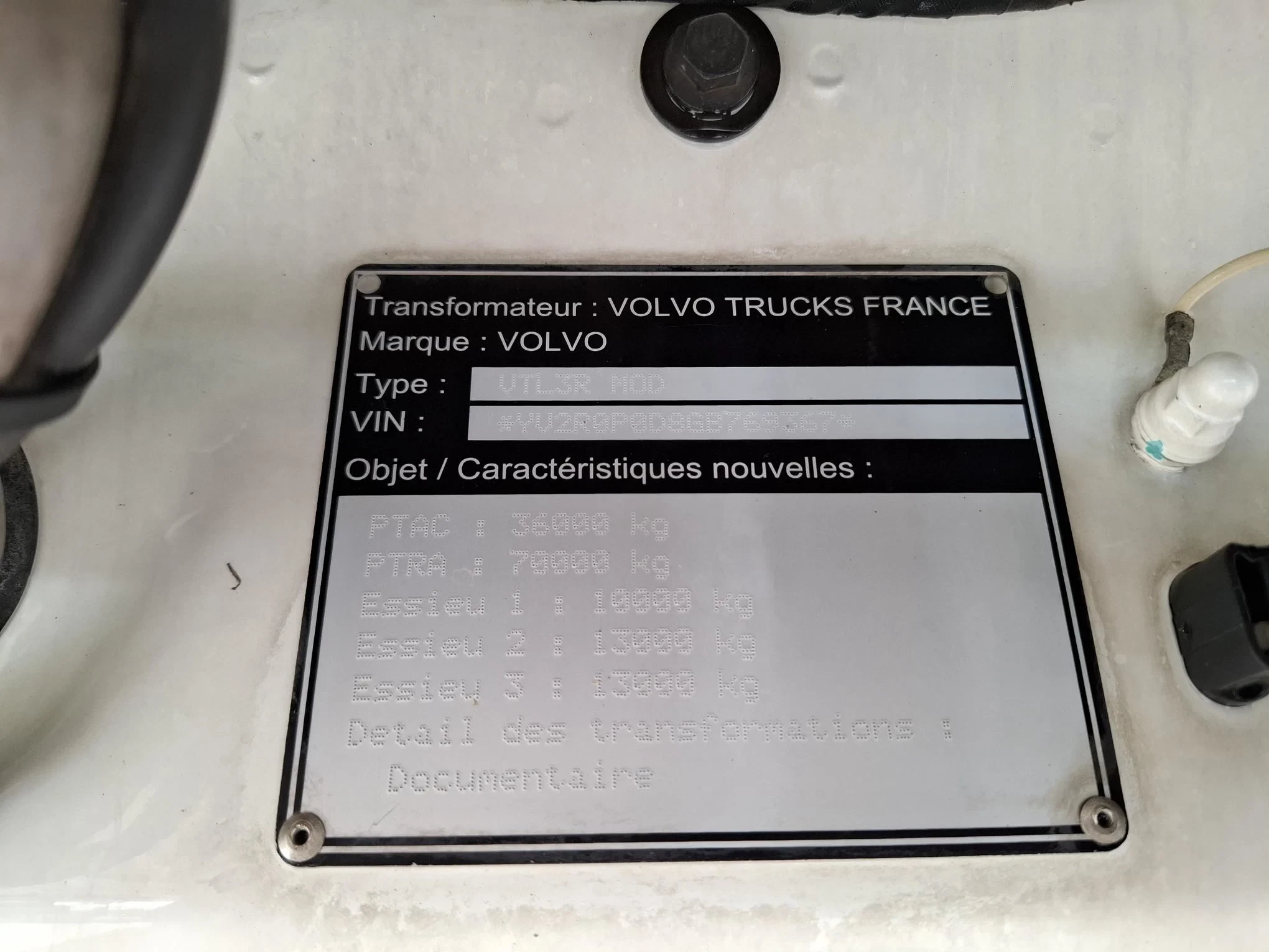 Volvo FH 2016 - 16.750 / LOGGING TRUCK / 6X4 / VEB+ / RETARDER / 2XBIG AXLE / FRIEDERICH 281SL / 9 METER / 596187 KM / 3AXLE DOLLY / 9TON BPW AXLES / AUTOMATIC / EURO-6 / 2016 obrázek 47