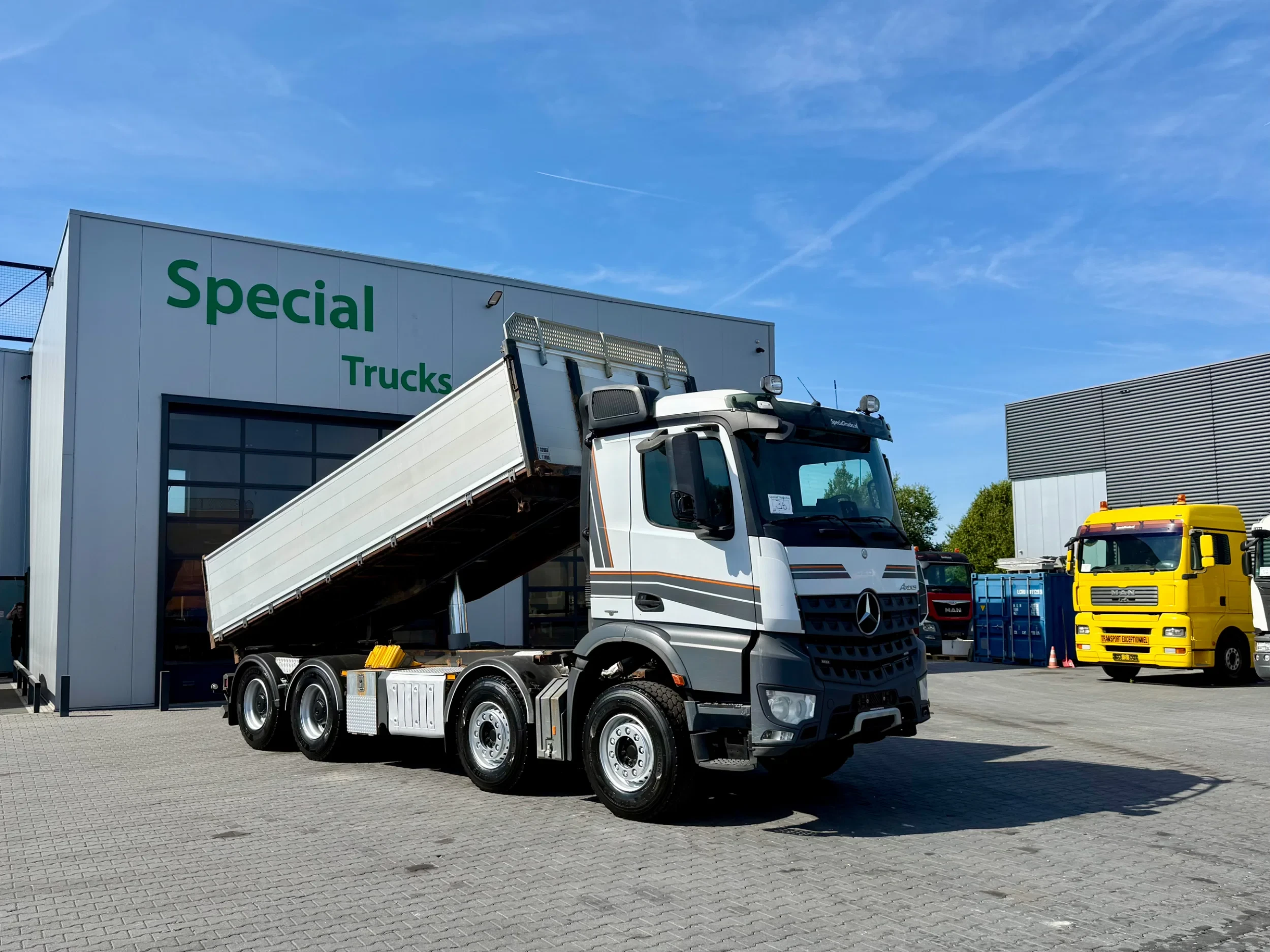 Mercedes-Benz Arocs 3251 2016 - 8x4 / Euro 6 / 3 Way kipper / Bordmatic afbeelding 1