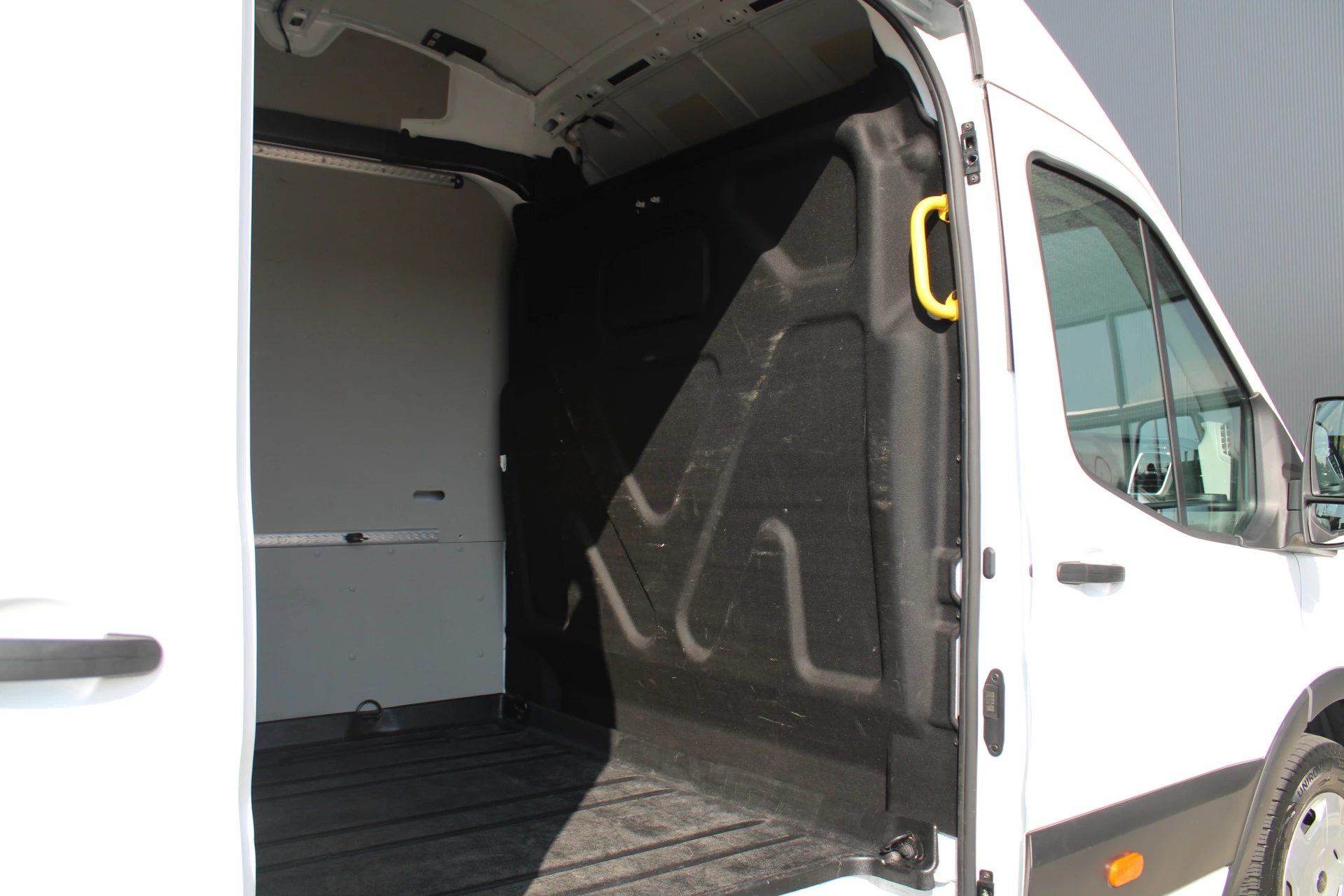 Ford Transit 2024 - 350 2.0 TDCI L4H3 Trend RWD 130pk - 270gr deuren - Camera - Cruise - Carplay - Airco - PDC - Rijklaar immagine 14