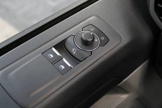 Ford Transit Custom 2025 - 320 2.0 TDCI L2H1 Limited 170pk - Adaptive Cruise - Stuurwiel verwarmd - Draadloos laden - Blind spot - Navigatie - Camera - Rijklaar obrazek 19
