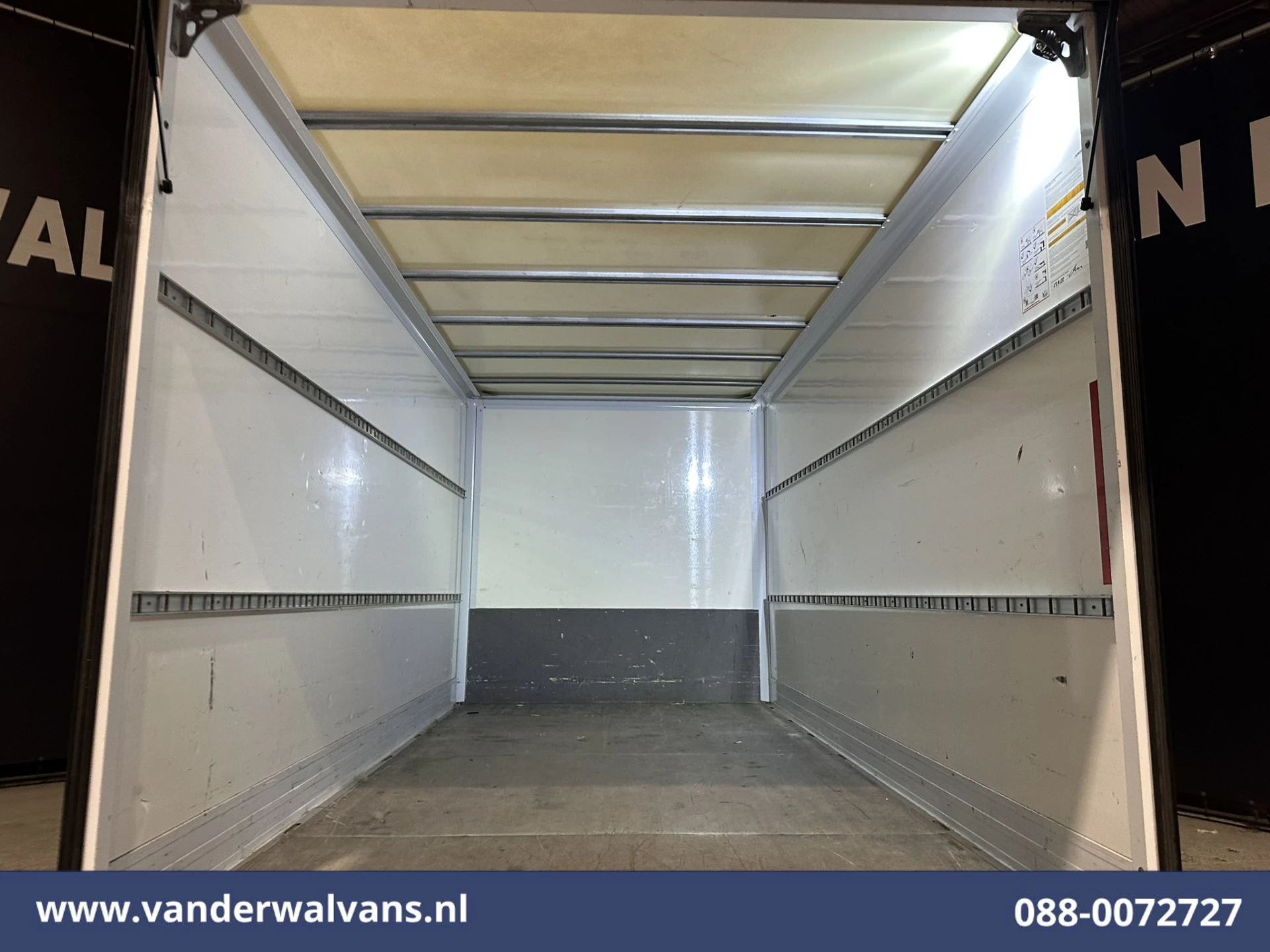 Peugeot Boxer 2022 - 2.2 BlueHDi 141pk Bakwagen 435cm Lang Laadklep Euro6 Airco | 1055kg laadvermogen | Cruisecontrol image 11