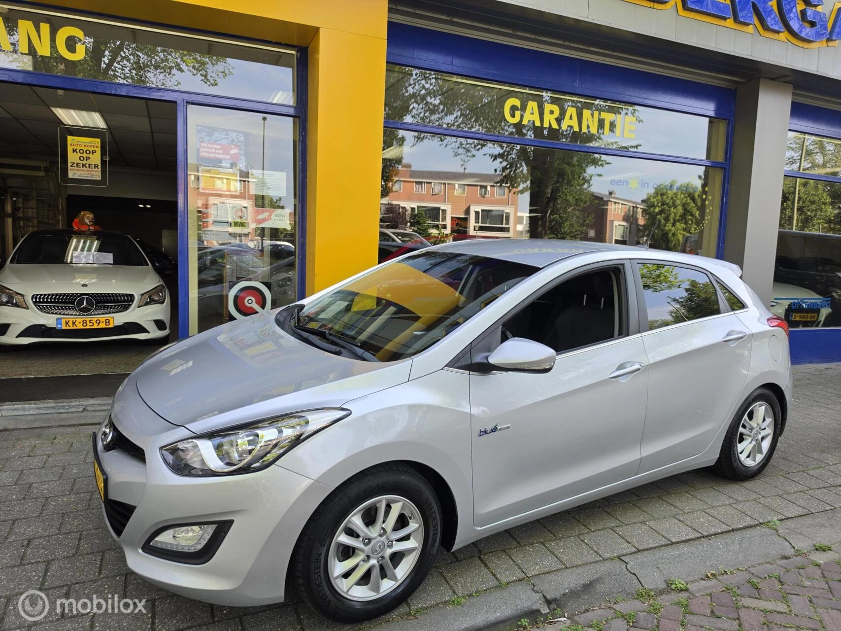 Hyundai i30 2016 - 1.6 GDi i-Motion plus Dealer onderhouden! afbeelding 1
